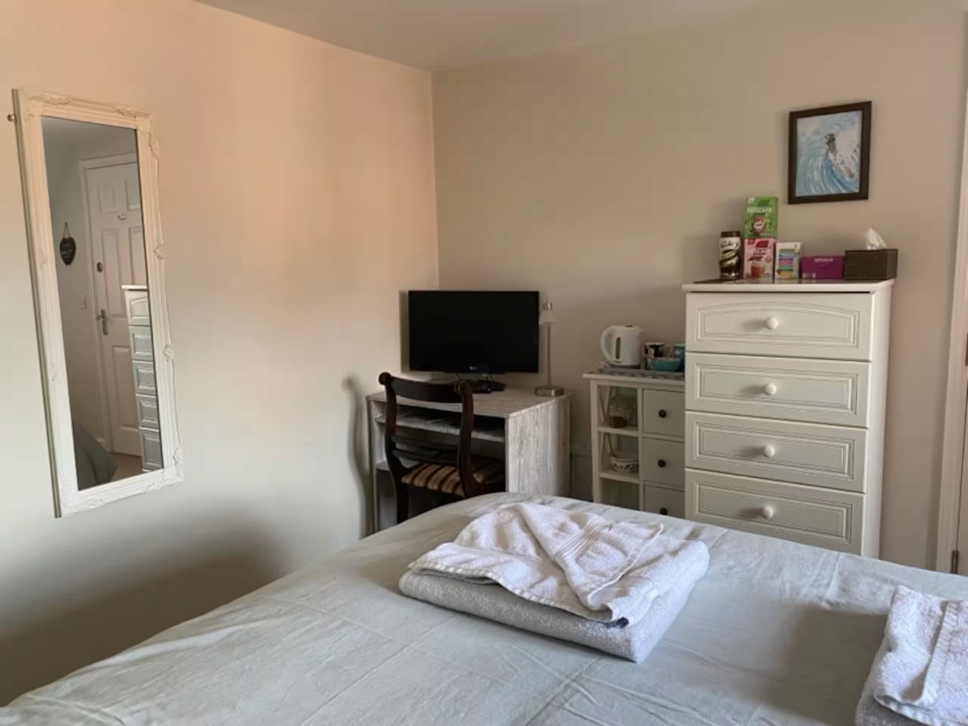 Desk, chair, Freeview TV and full-length mirror in the Riverside Room