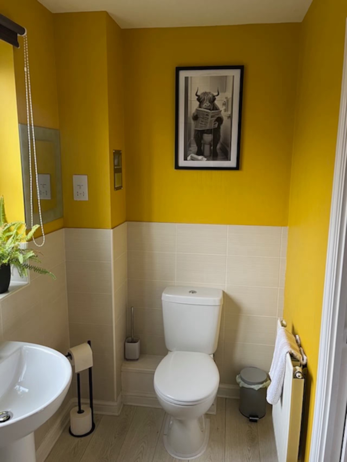 En-suite WC and basin in the Double Room with cheerful sunshine-yellow walls